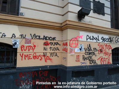 pintadas en fachadas de edificios histricos