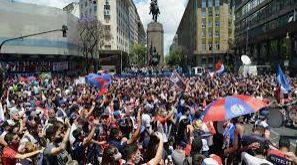 Hinchas de San Lorenzo frente a la Legislatura