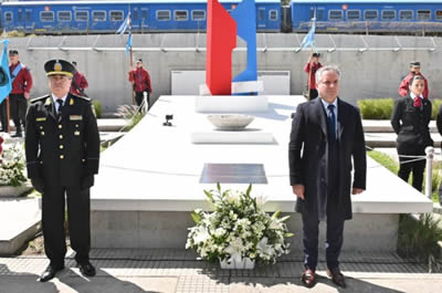 Homenaje a policias muertos en cumplimiento del deber