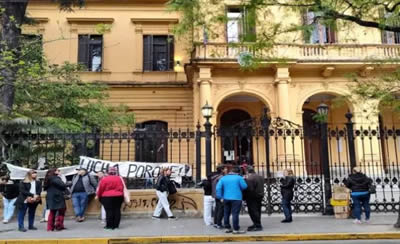 Colegio Mariano Acosta tomado