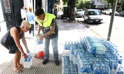 Reparto de agua en Caballito